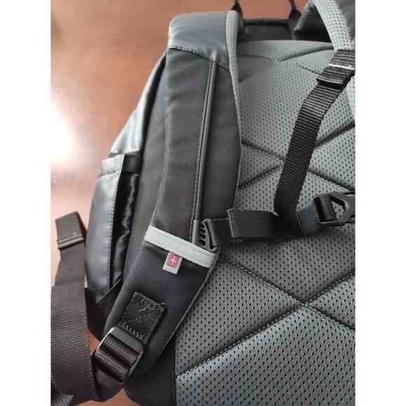 Swiss Tech Unisex Bungee 20 Liter Backpack for School or Work, BlackNOT FOR
SALE - Picture 9 of 10